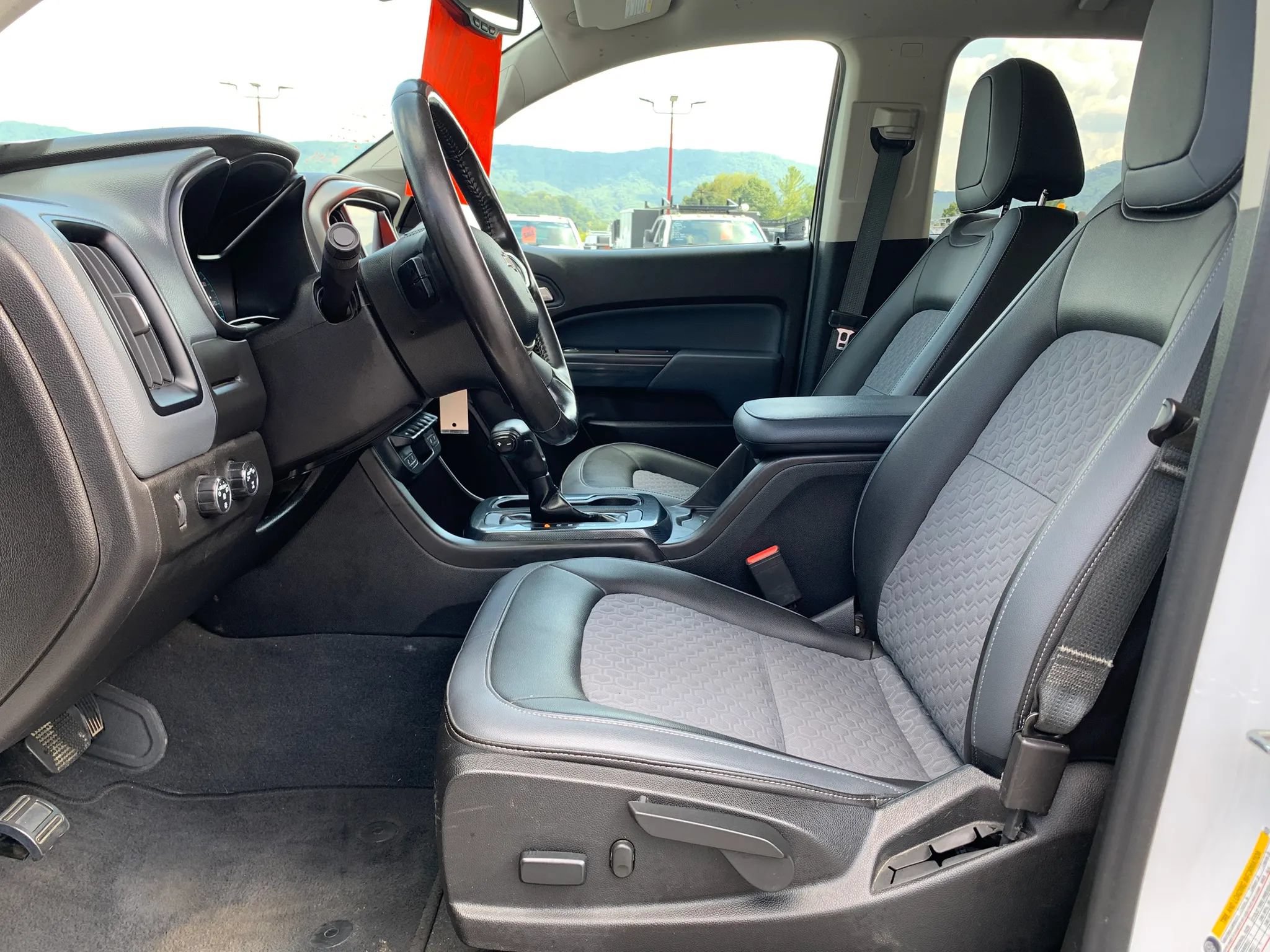 Used 2019 Chevrolet Colorado Z71 AWD/4WD image 8