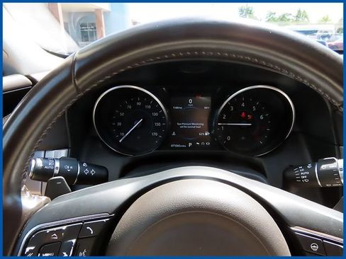 Used 2018 Jaguar XF Premium AWD/4WD image 14