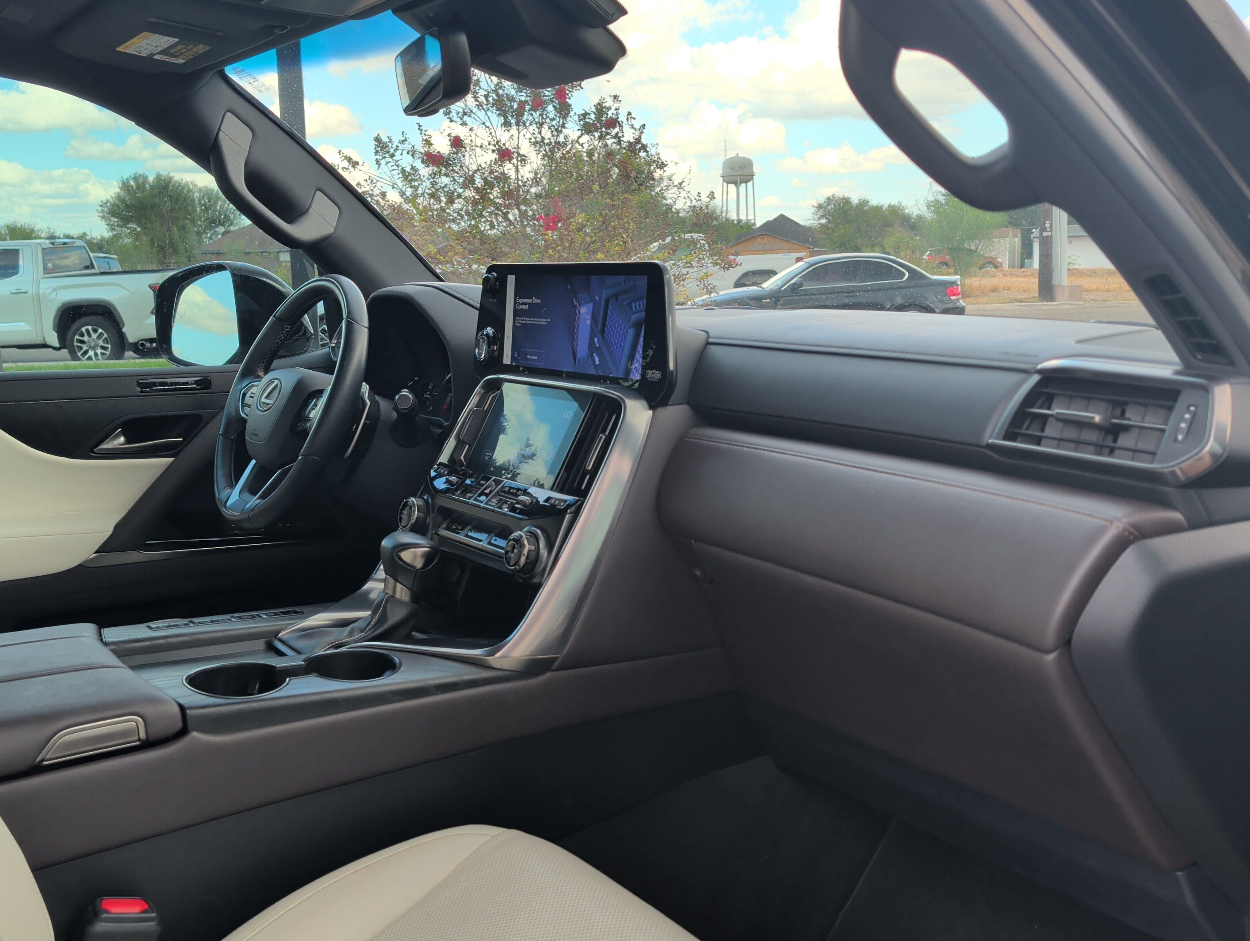 Used 2022 Lexus LX 600 4WD w/ Appearance Package image 26