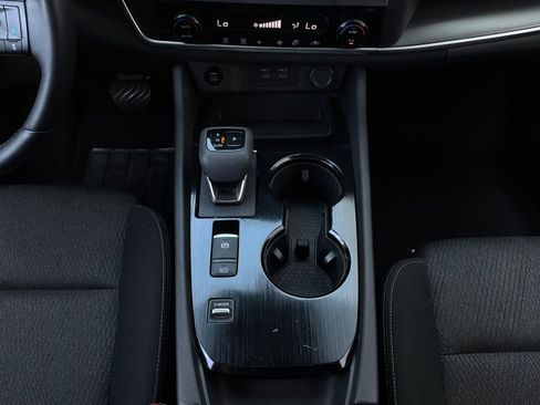 Used 2025 Nissan Rogue SV FWD image 15