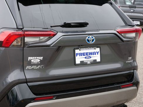 Used 2024 Toyota RAV4 SE w/ Convenience Package AWD/4WD image 12