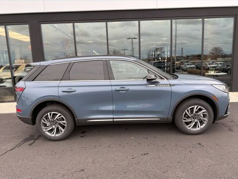 New 2026 Lincoln Corsair Premiere image 2