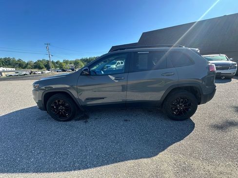 Used 2023 Jeep Cherokee Altitude Lux AWD/4WD image 2
