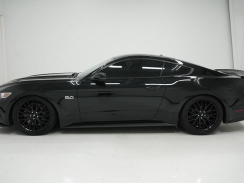 Used 2017 Ford Mustang GT Premium w/ GT Performance Package RWD image 7