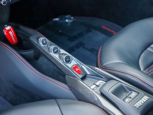 Certified 2021 Ferrari F8 Tributo image 31