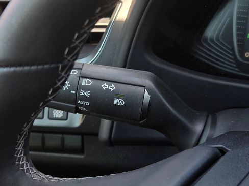 Used 2022 Lexus UX 200 w/ Accessory Package (Z2) FWD image 25