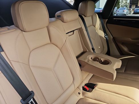Used 2024 Porsche Macan image 12