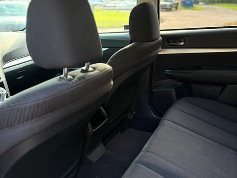 Used 2010 Subaru Outback 2.5i Premium AWD/4WD image 19