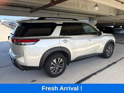 Used 2025 Nissan Pathfinder SV FWD image 17