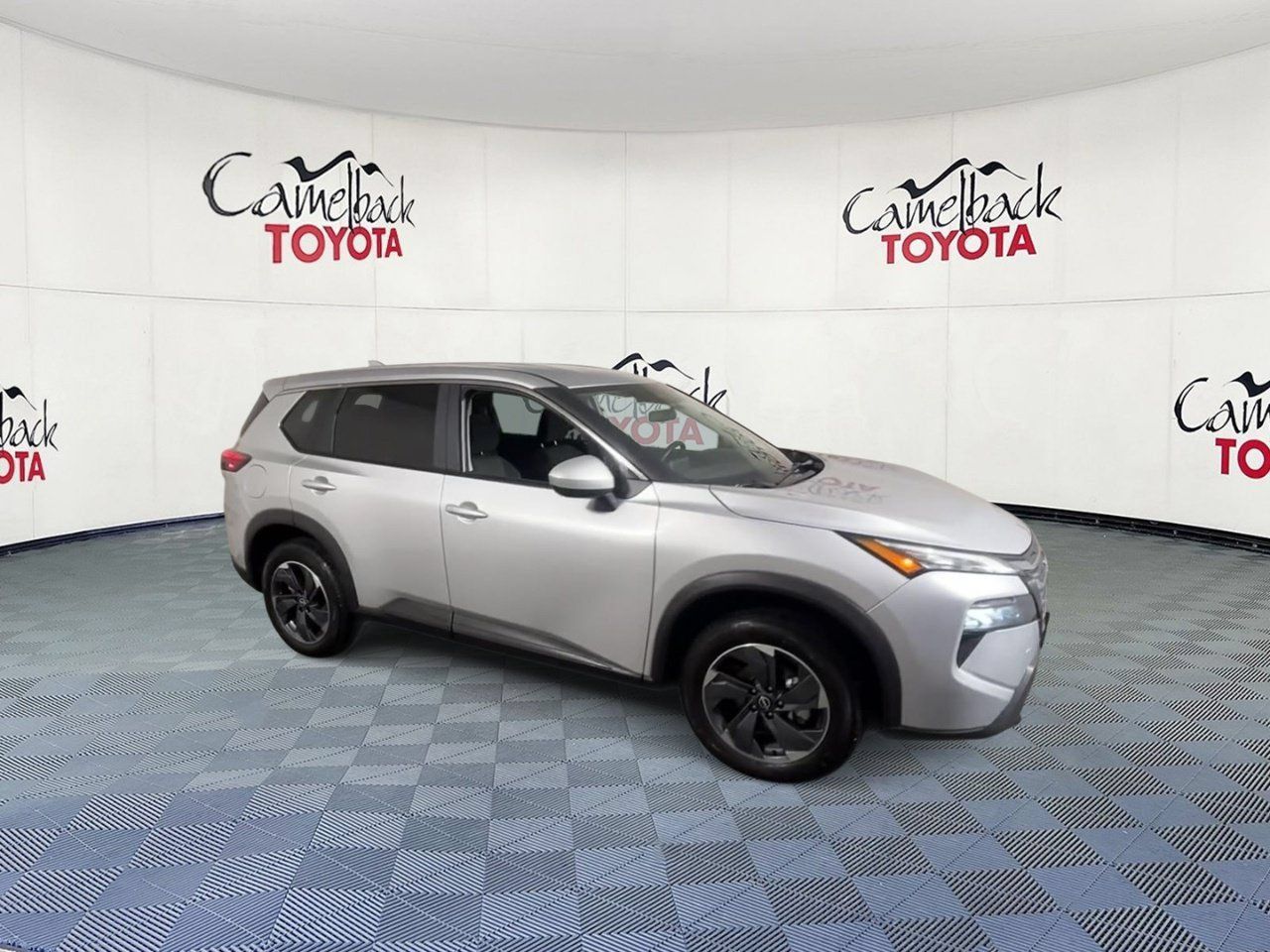 Used 2025 Nissan Rogue SV FWD image 2