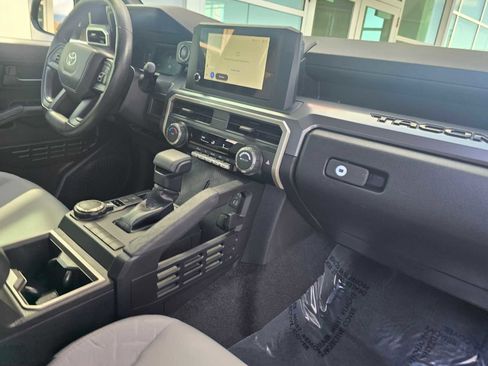 Used 2025 Toyota Tacoma SR5 AWD/4WD image 12