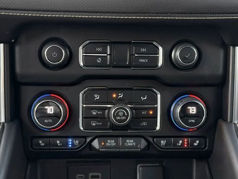 Used 2023 Chevrolet Suburban Premier RWD image 18