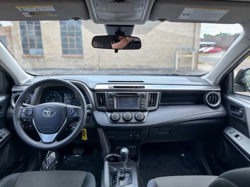 Used 2017 Toyota RAV4 LE FWD image 10