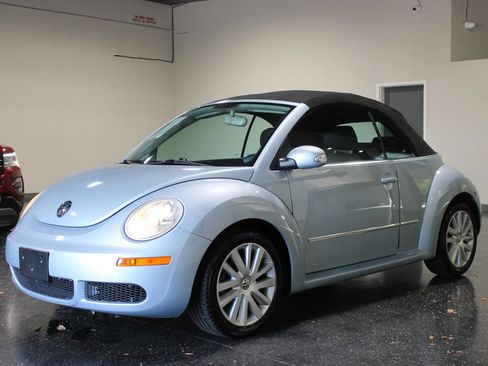 Used 2010 Volkswagen Beetle Convertible FWD image 6