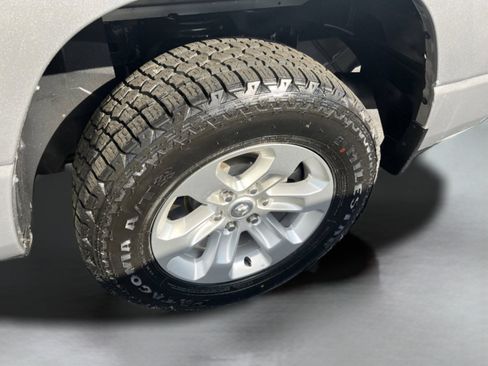 Used 2024 RAM 1500 Laramie AWD/4WD image 9