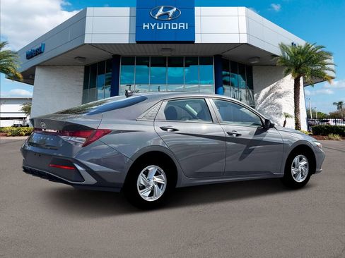 New 2026 Hyundai Elantra SE FWD image 9
