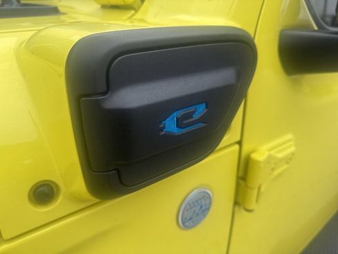 Used 2023 Jeep Wrangler Unlimited Sahara w/ Cold Weather Group AWD/4WD image 12