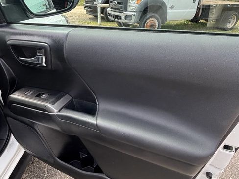 Used 2021 Toyota Tacoma TRD Off-Road w/ Technology Package image 25