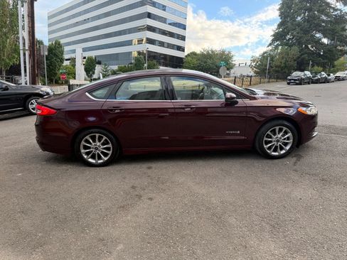 Used 2017 Ford Fusion SE FWD image 5