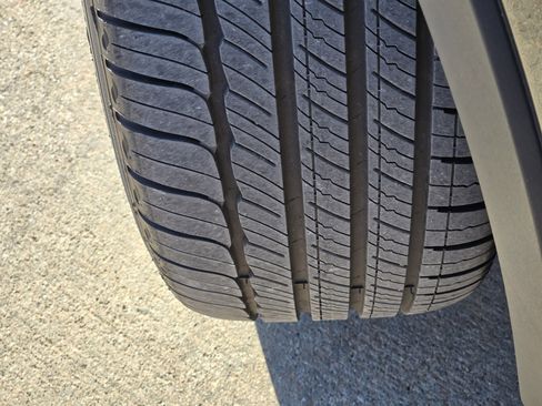 Used 2025 Volvo XC40 B5 Core w/ Protection Package Premier image 17