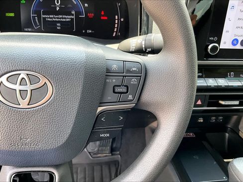 Used 2026 Toyota Camry LE w/ Convenience Package FWD image 24