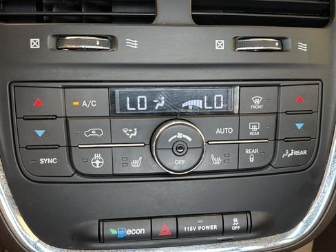 Used 2015 Chrysler Town & Country Limited Platinum FWD image 27
