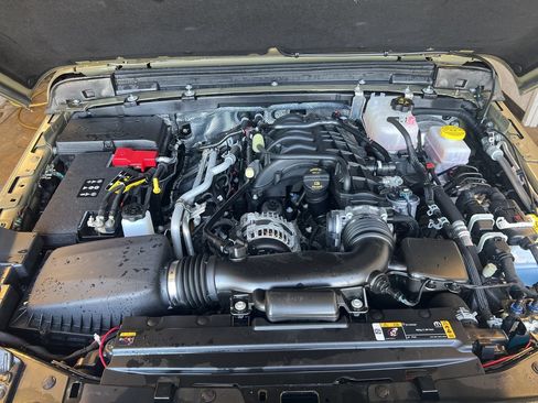 Used 2025 Jeep Wrangler Sport AWD/4WD image 13