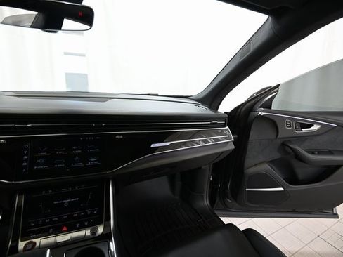 Used 2024 Audi RS Q8 image 30