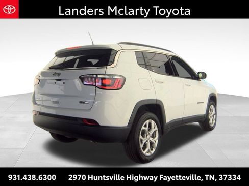 Used 2024 Jeep Compass Latitude AWD/4WD image 8