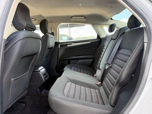 Used 2019 Ford Fusion SE FWD image 13