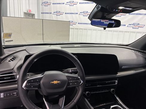 Used 2026 Chevrolet Traverse LT AWD/4WD image 2