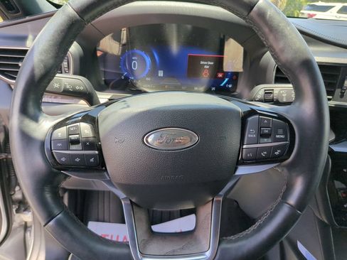 Certified 2022 Ford Explorer Platinum w/ Equipment Group 601A AWD/4WD image 31