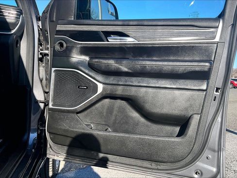 Used 2024 Jeep Wagoneer L Series II w/ Premium Group I image 23