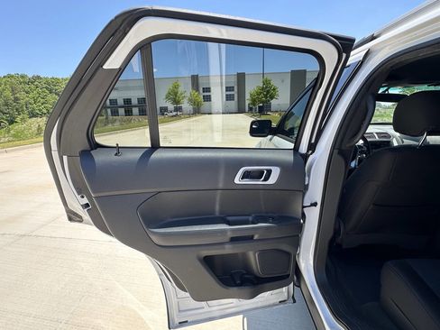 Used 2013 Ford Explorer XLT FWD image 12