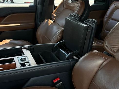 Used 2022 Lincoln Navigator Reserve image 36