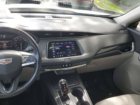 Used 2022 Cadillac XT4 Premium Luxury w/ Safety Alert Package FWD image 18