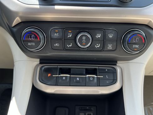 Used 2020 GMC Acadia Denali w/ Technology Package FWD image 29
