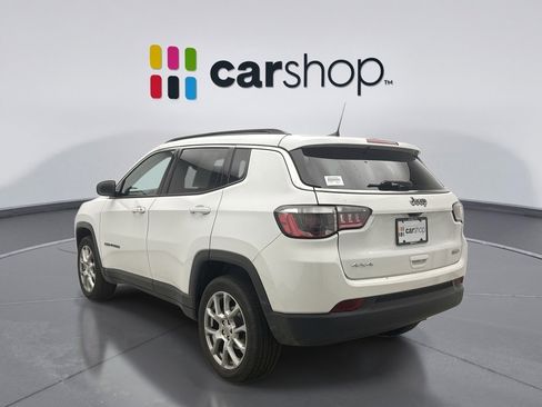 Used 2022 Jeep Compass Latitude AWD/4WD image 2