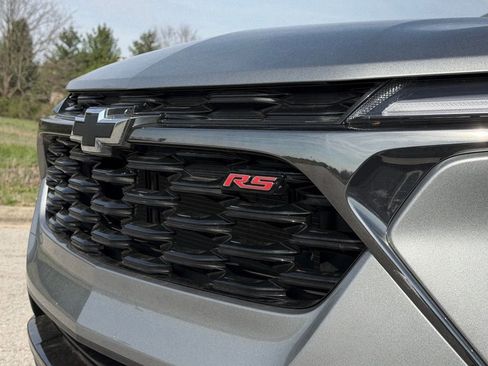 Used 2025 Chevrolet Trax RS w/ Sunroof Package image 43