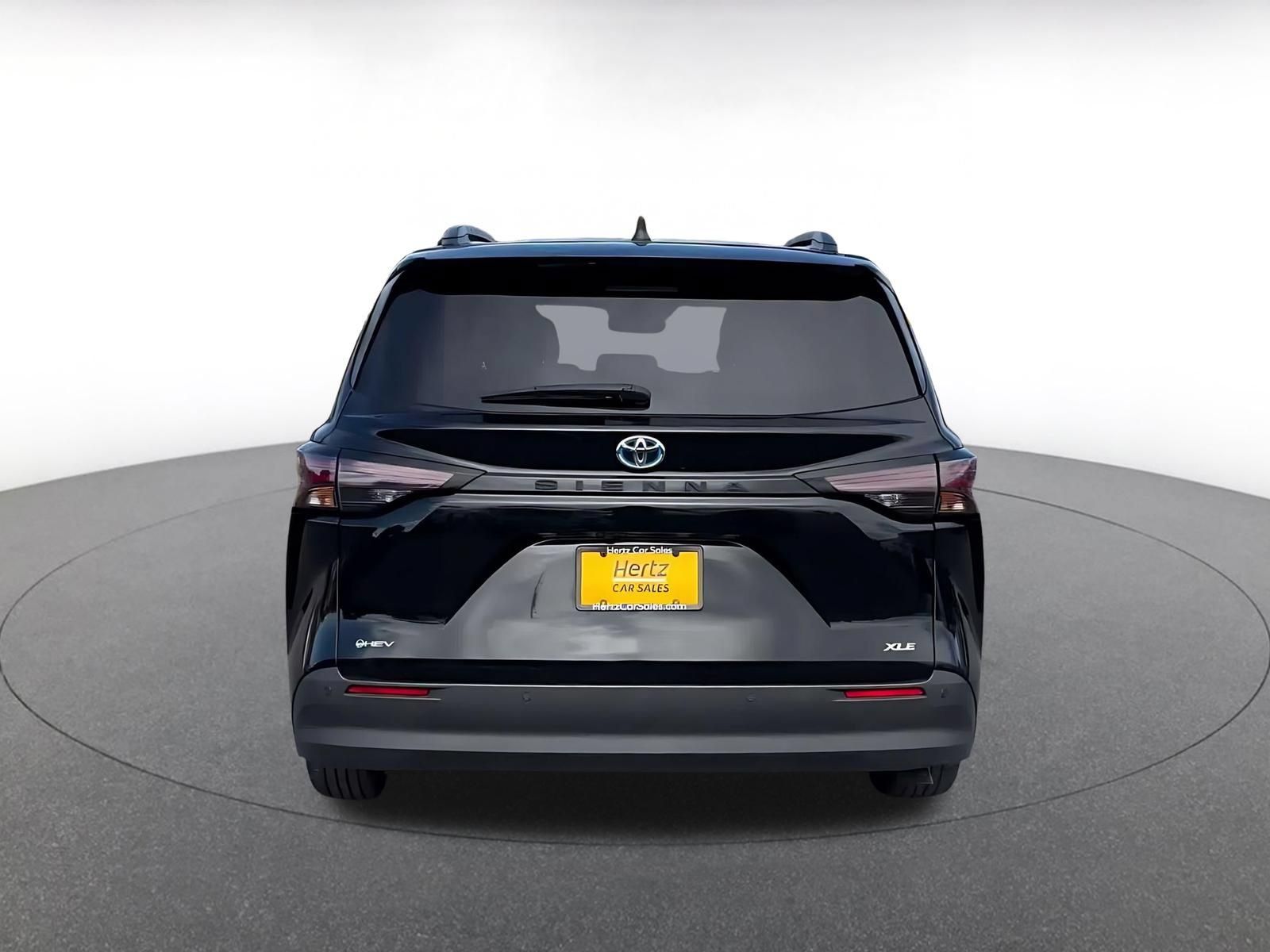 Used 2025 Toyota Sienna XLE FWD image 12