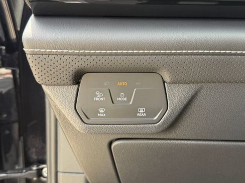 Used 2025 Volkswagen Atlas SE FWD image 22
