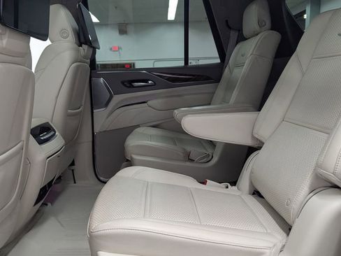 Used 2024 Cadillac Escalade Sport Platinum w/ LPO, ONYX Package AWD/4WD image 19