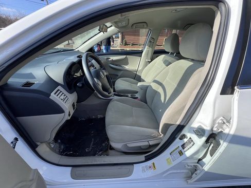 Used 2013 Toyota Corolla LE image 9