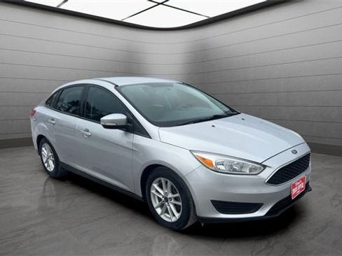 Used 2016 Ford Focus SE w/ SE Cold Weather Package image 15