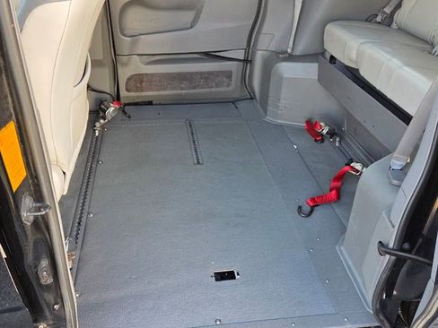 Used 2014 Toyota Sienna Limited w/ Limited Premium Package FWD image 7