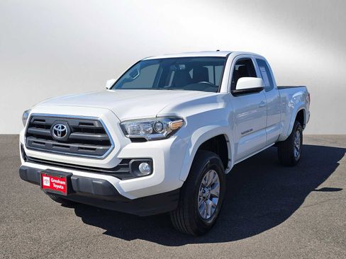 Used 2017 Toyota Tacoma SR5 RWD image 7