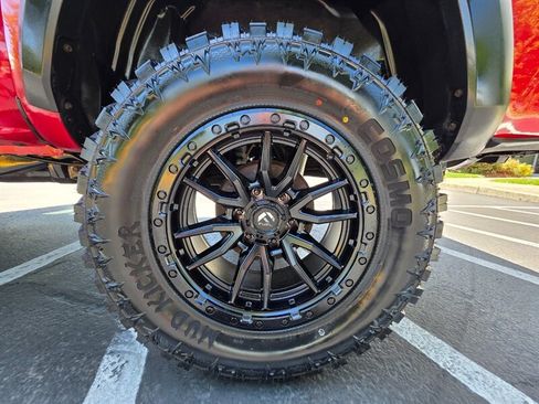 Used 2018 Toyota Tacoma TRD Off-Road w/ Technology Package AWD/4WD image 22
