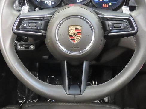 Certified 2024 Porsche Macan AWD/4WD image 18
