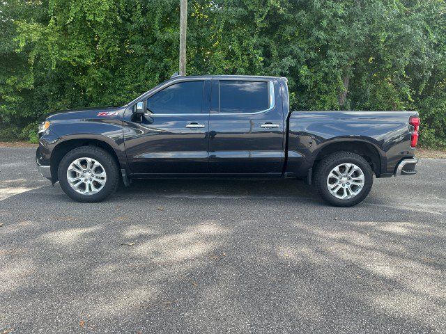 Used 2022 Chevrolet Silverado 1500 LTZ w/ Z71 Off-Road Package AWD/4WD image 2