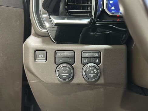 Used 2022 Chevrolet Silverado 1500 LTZ w/ LTZ Premium Package image 16
